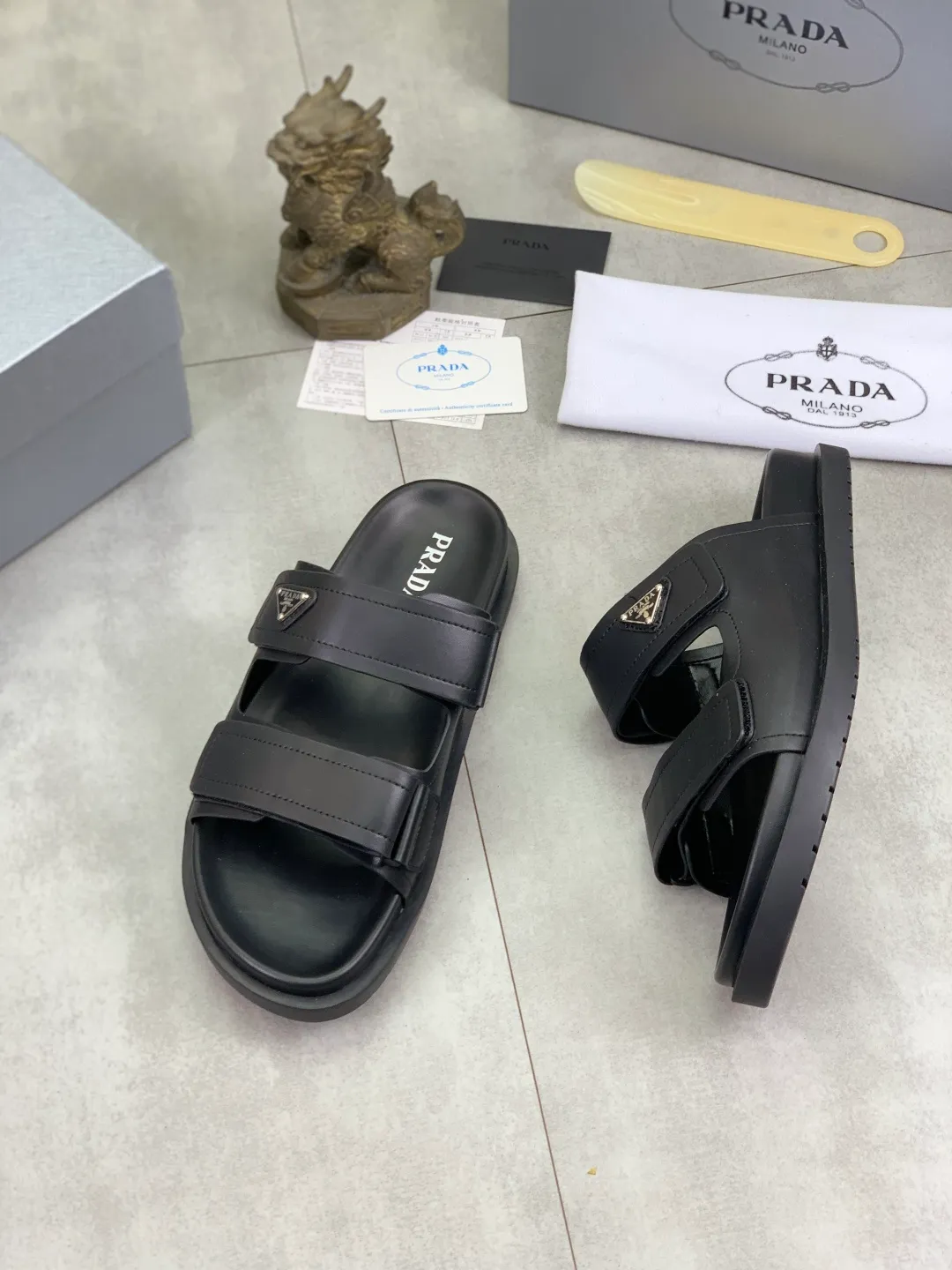 Men's shoes 💰P340💰【New style】🎁🎁🎁 PRADA Prada's new casual slippers, original official website, perfect workmanship, transmitting a kind of noble luxury, sublimating its definition of luxury in Prada's high-end extraordinary craftsmanship. Original combination outsole, code number: 38-44 (45 customized) Multiple colors 🉑️ to choose from
